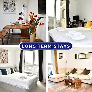 Balcony High End 2-bed Flat In Camberwell For 6 Long Term