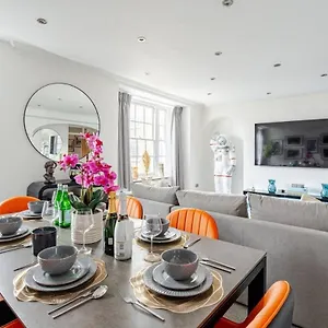 Exquisite 5 Bed Penthouse * London