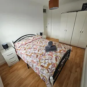 Apartment New Flat Next The Tube And Connections To The Centre London