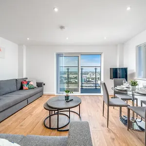 Exquisite 2bed With Parking Near 02 Arena * London