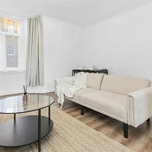 Apartment Excellent 2-bed Flat Near