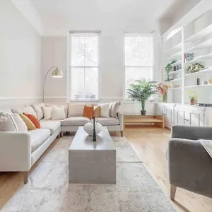 Cosy 2-bed In Earls Court *