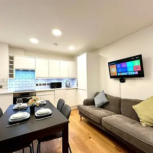 Deluxe Entire Flat In Centre * London