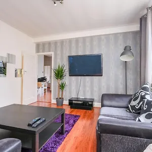 Classic Marble Arch Apartment *