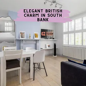 Guestready - A British Charm In South Bank Appartement