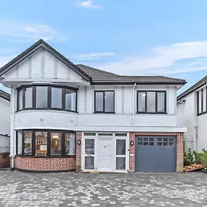 Holiday home Spacious Perfect For Family Mill Hill
