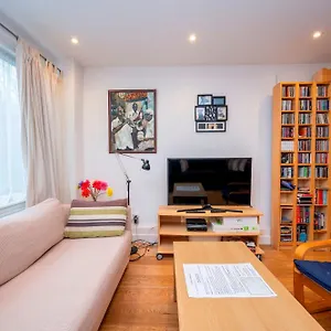 Holiday home Pass The Keys Spacious 2br W Free Parking Patio Near Tube