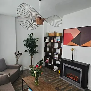 Bridge Stunning 2 Bedroom *