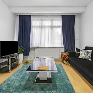 Onsitestays - 3 Bedroom House Near Tottenham Hale * London