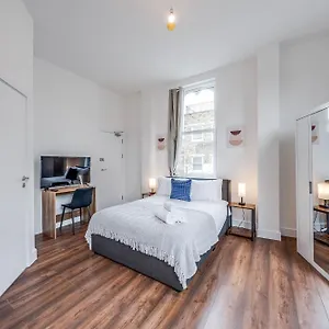 Camberwell High Spec 6-studio Unit Block Апартаменты Лондон