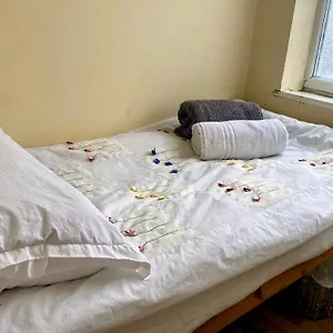 Homestay Petite Bedroom Ideal For Short Or Last Min Feltham