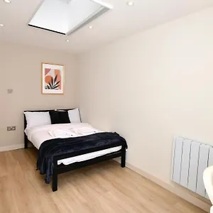Morden Stratford 2 With Shared Bathroom Guest house *