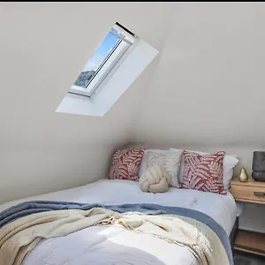 Harrow - Stadium Apartment *