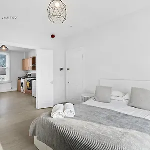 Ttsa - Essential 1 Bedroom 2 Croydon Apartment *