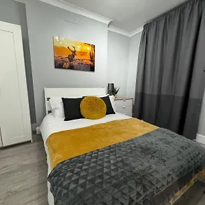 Stylish 2-bed Garden Flat, 5 Mins To Brixton Apartment London