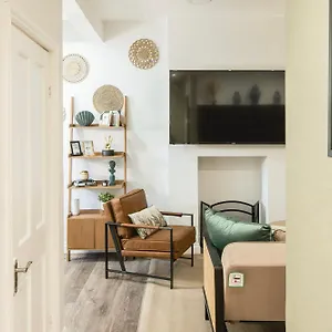 Flat Near By Kensington Olympia Exhibition-2 Bedroom Apartment *