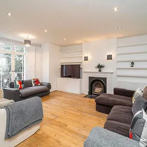 Stunning Flat With Amazing Garden Apartment