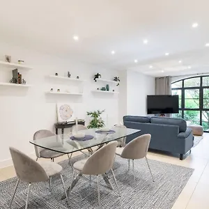 Superb 3 Bedroom Covent Garden House With 3 Ensuite Bathrooms