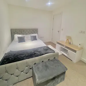 Colindale Apartment