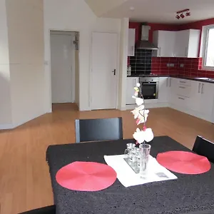 One Bed Flat In Near Syon Lane Station Apartment *