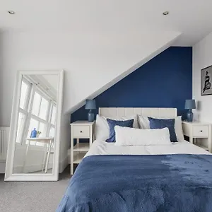 Apartment Modern 3br In London, Huge Terrace & Sleeps 10 London