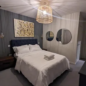 Clapham Park 1 Apartment *