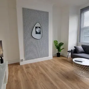 Holiday home 3 Bedrooms House With Parking