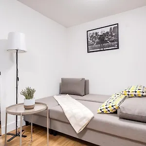 Apartment Work & Travel 1-bed With Garden & Parking Flat 3b