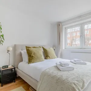 Stylish 2bd With Private Garden Nine Elms London