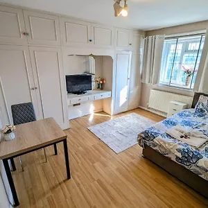 Bright And Spacious Double In Hampstead Garden Suburb Homestay London