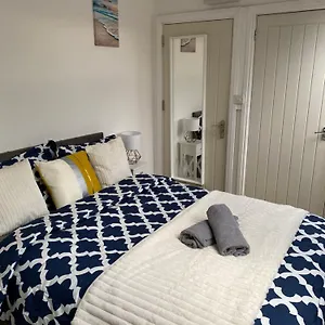 Comfy Private Wembley Stadium 6 Minutes Away Homestay
