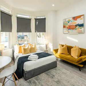 Comfortable By Kilburn & Hampstead Station Apartment