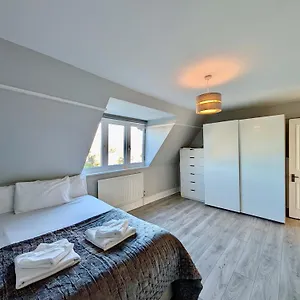 Private In Shared Flat With Free Parking Apartment Bromley
