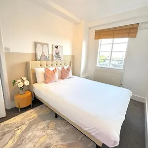 Hyde Park Apartment *