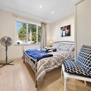 Apartment Stylish 4 Bed 2 Bath Nw