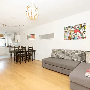 Charming 2br Flat Near Canary Wharf With Balcony London