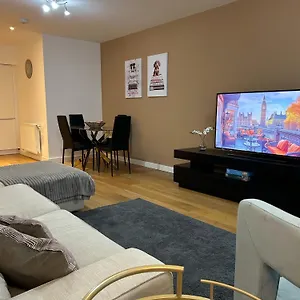 Apartment Modern 2-bedroom Flat Near Wembley - 9 Minutes From Park Royal Station *