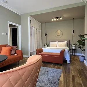 Апартаменты Spacious For 4 Flat Near Regents Park N2 *