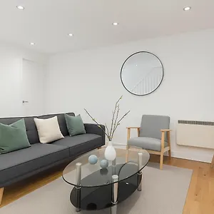 Stylish In Camden Apartment *