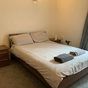 Cosy Modern 2 Bedroom Trafalgar Square Apartment