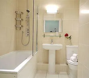 Churchill House 3*