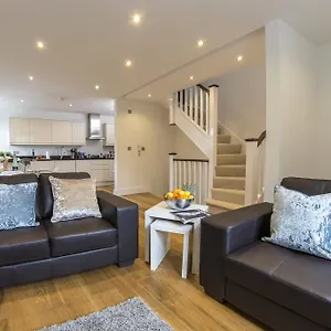 Finchley Luxury 3 Bed Triplex Loft Style *