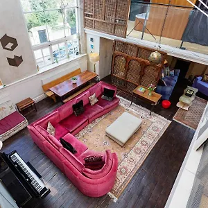 Veeve - Cosmic Atrium * London