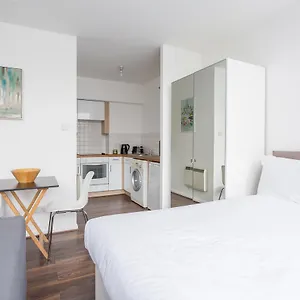 Metro Central Heights Apartment *