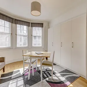 Protem Cannon Street Apartment *