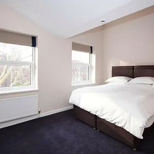 Spacious King Bed Near Denmark Hill Station Inn