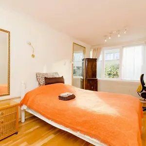 Flat Near The Centre