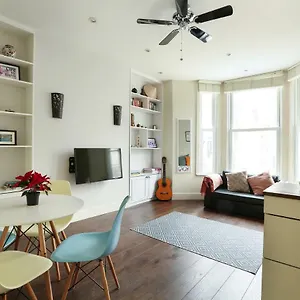 Modern Flat Near Central London