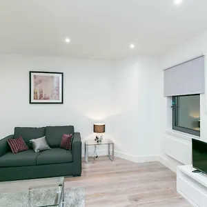 Apartment Deluxe By Heathrow Harmondsworth