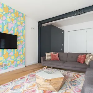 The Notting Hill Nook - Bright & Quiet 2bdr Apartment London